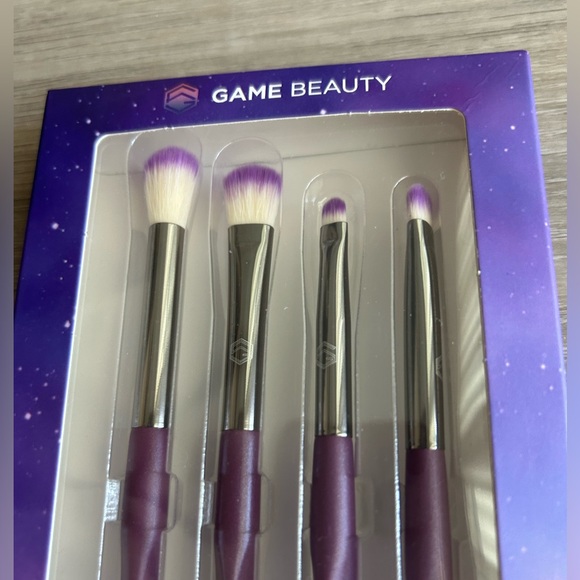 NIB Game Beauty Eyes On Me 4 Essential Eyeshadow Brush Set - Picture 2 of 6